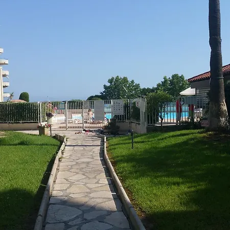 Les Pins Bleus Apartman