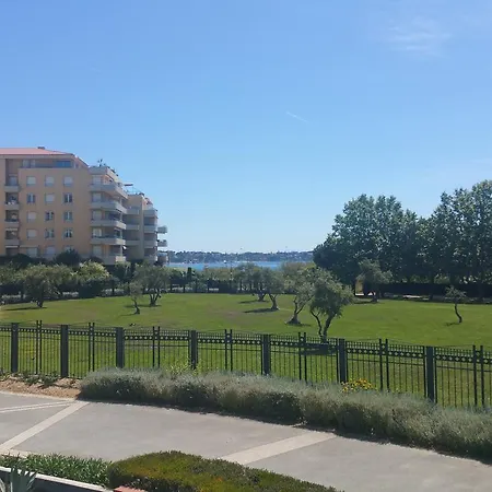 Les Pins Bleus Apartman *
