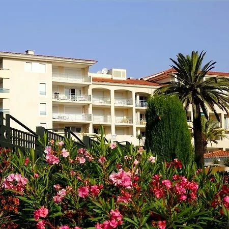 Les Pins Bleus Apartment