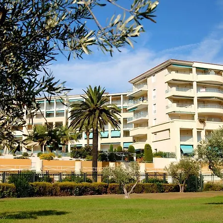 Les Pins Bleus