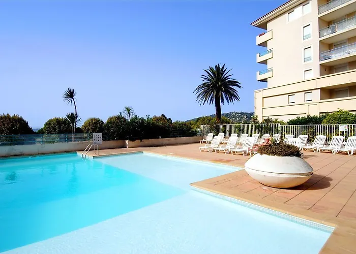 Les Pins Bleus Ζουάν λε Πιν